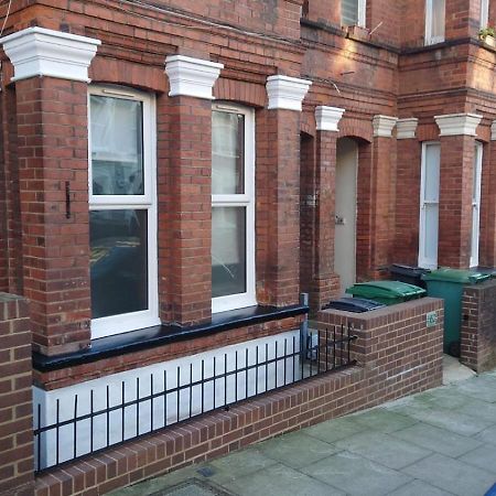 Stylish 2-Bed Flat In The Heart Of West Hampstead Apartment Londra Exterior foto