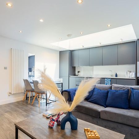 Stylish 2-Bed Flat In The Heart Of West Hampstead Apartment Londra Exterior foto