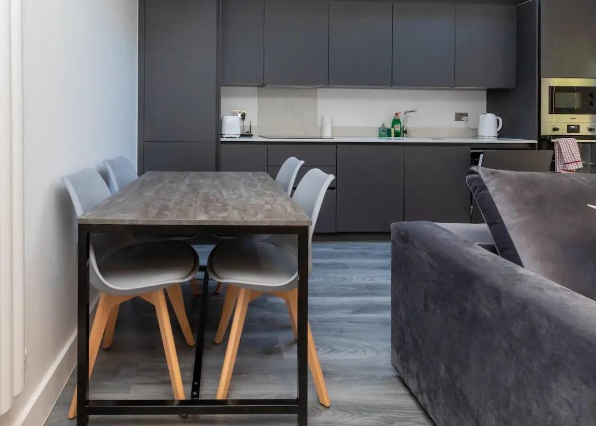 Stylish 2-Bed Flat In The Heart Of West Hampstead Apartment Londra Exterior foto