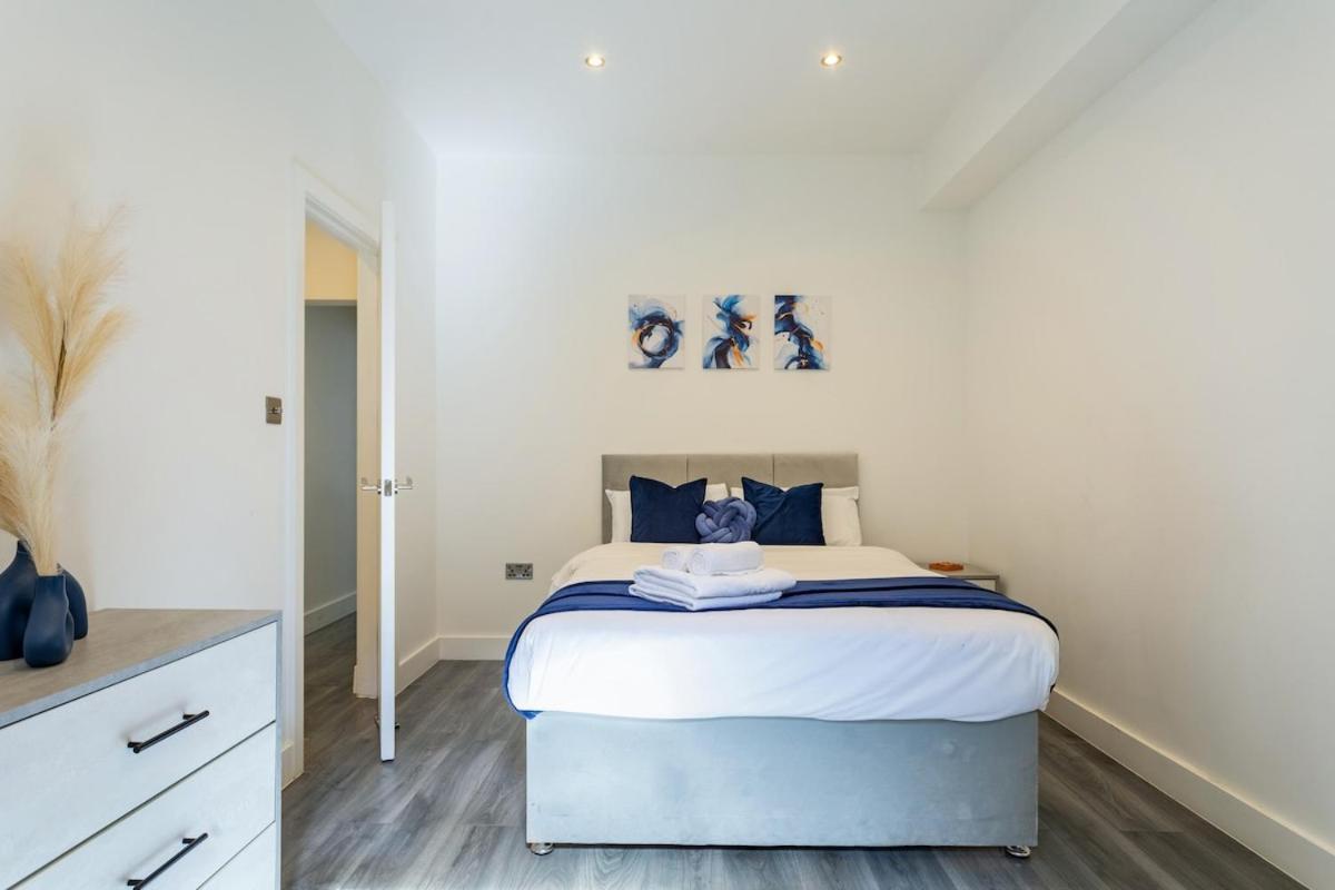 Stylish 2-Bed Flat In The Heart Of West Hampstead Apartment Londra Exterior foto