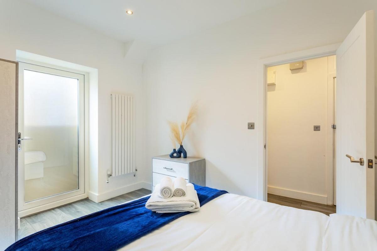 Stylish 2-Bed Flat In The Heart Of West Hampstead Apartment Londra Exterior foto