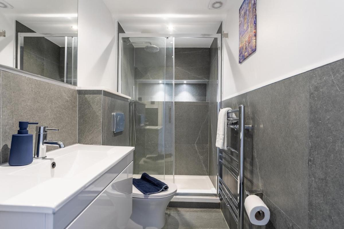 Stylish 2-Bed Flat In The Heart Of West Hampstead Apartment Londra Exterior foto