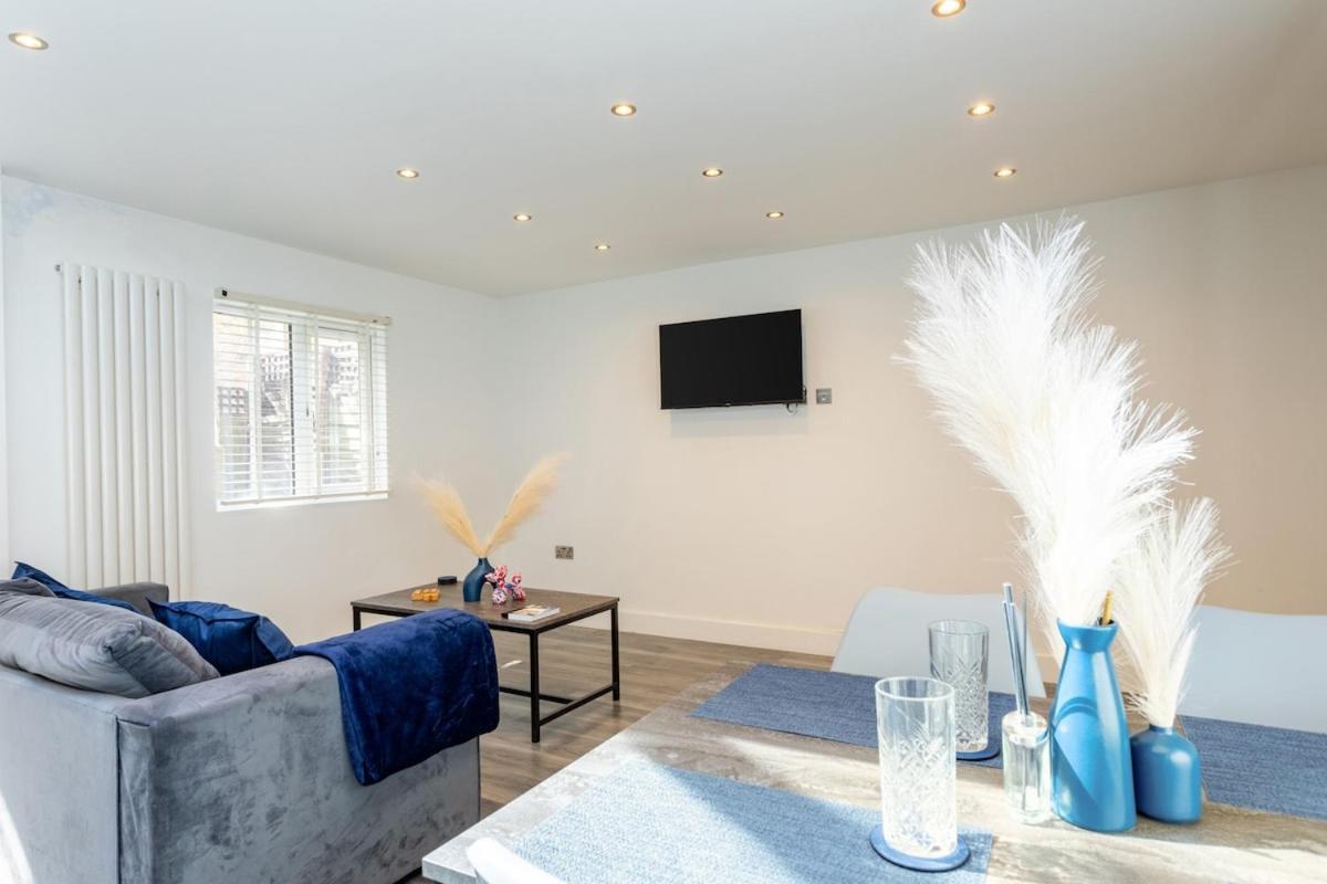 Stylish 2-Bed Flat In The Heart Of West Hampstead Apartment Londra Exterior foto