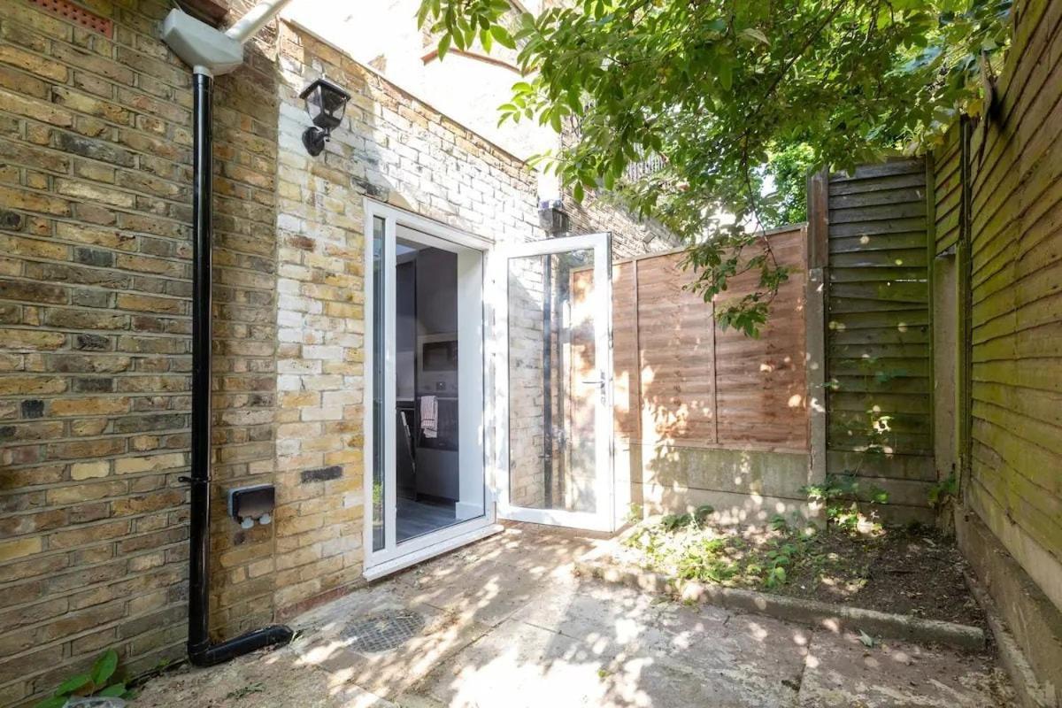 Stylish 2-Bed Flat In The Heart Of West Hampstead Apartment Londra Exterior foto
