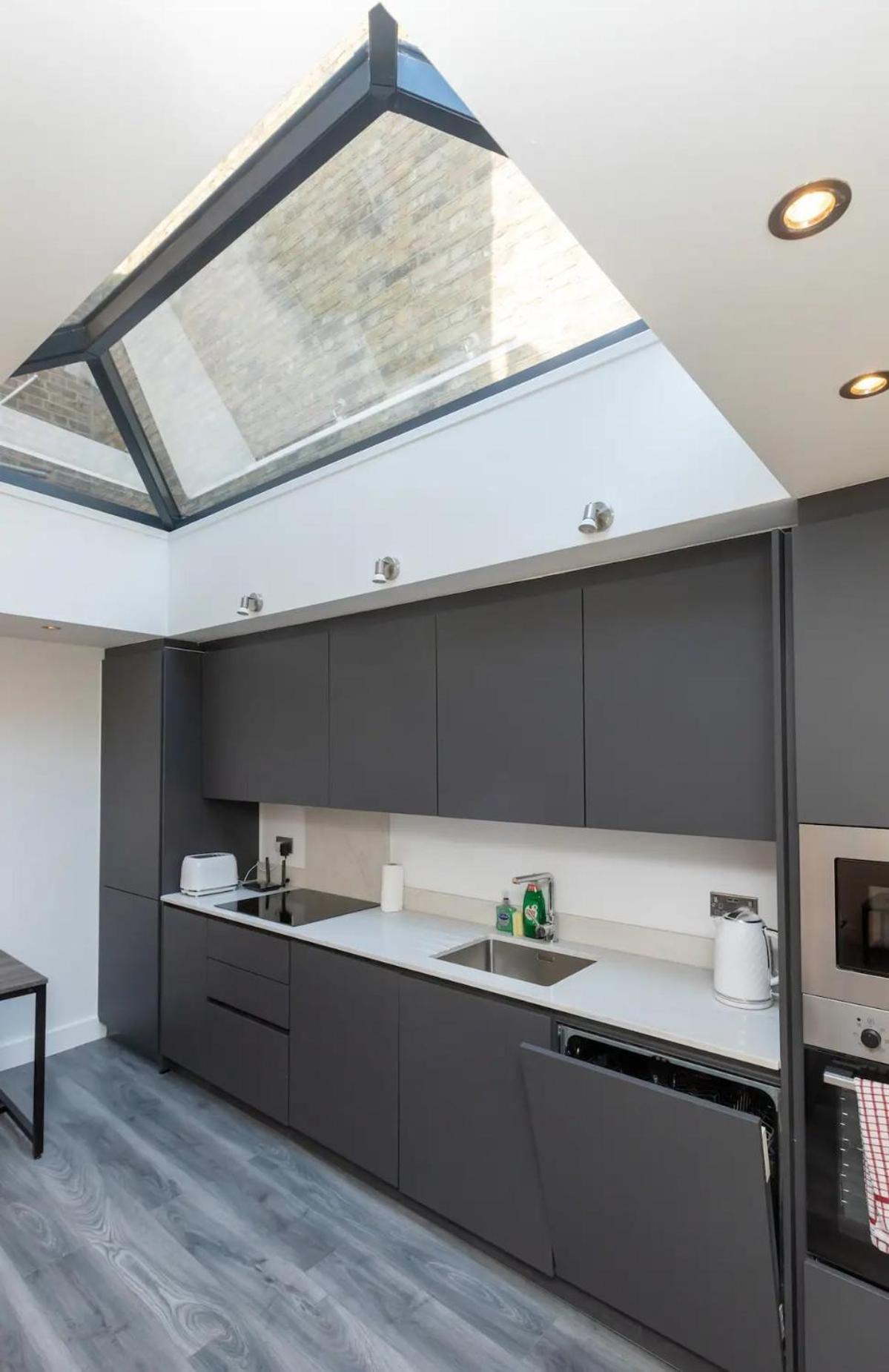 Stylish 2-Bed Flat In The Heart Of West Hampstead Apartment Londra Exterior foto