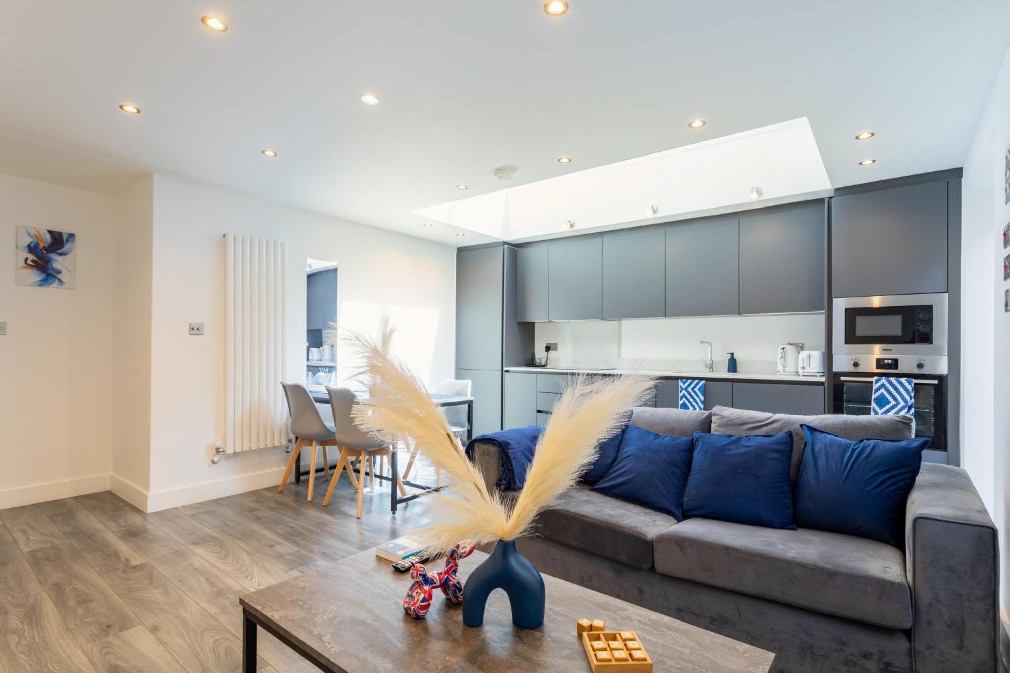 Stylish 2-Bed Flat In The Heart Of West Hampstead Apartment Londra Exterior foto